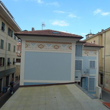 Appartamento Stella Marina In Pieno Centro Di Pietra Ligure Sulla Passeggiata E A Un Passo Dal Mare Exterior photo