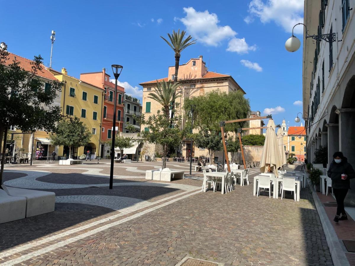 Appartamento Stella Marina In Pieno Centro Di Pietra Ligure Sulla Passeggiata E A Un Passo Dal Mare Exterior photo