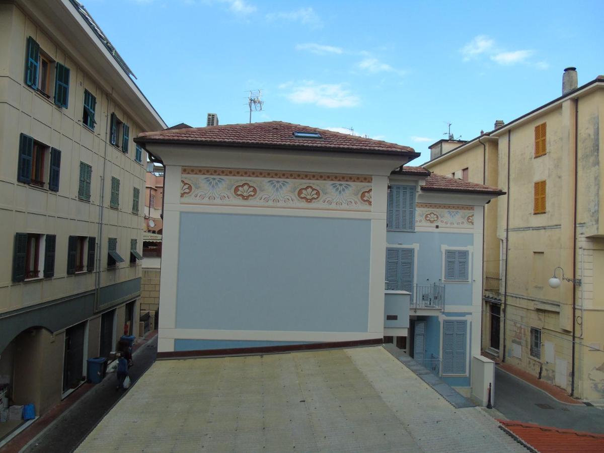 Appartamento Stella Marina In Pieno Centro Di Pietra Ligure Sulla Passeggiata E A Un Passo Dal Mare Exterior photo